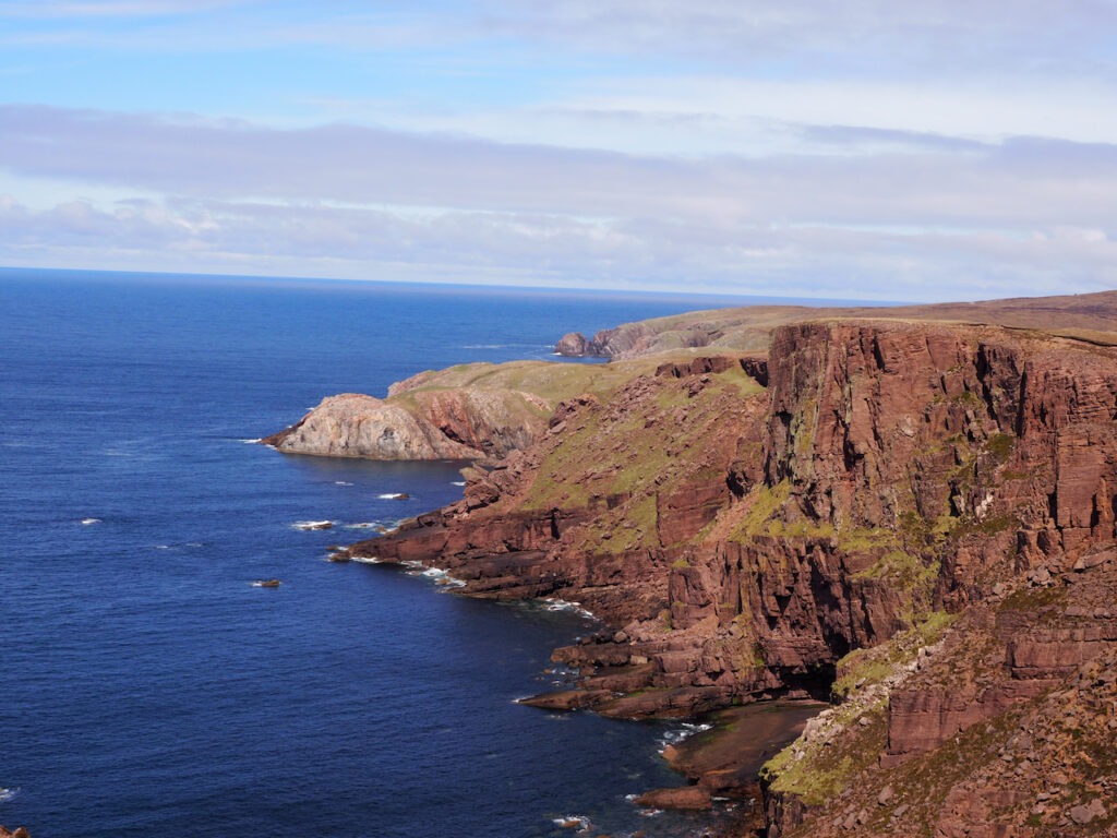 Geodha Ruadh na Fola cliffs on the way to Cape Wrath