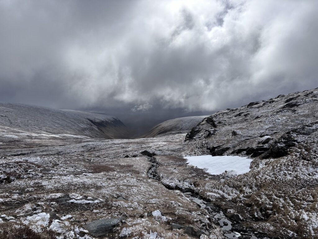 Snow and the climb out of Gleann Beag